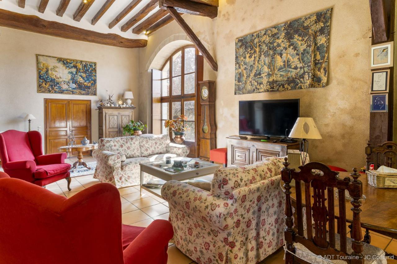 Le vieux château de Hommes Extérieur photo