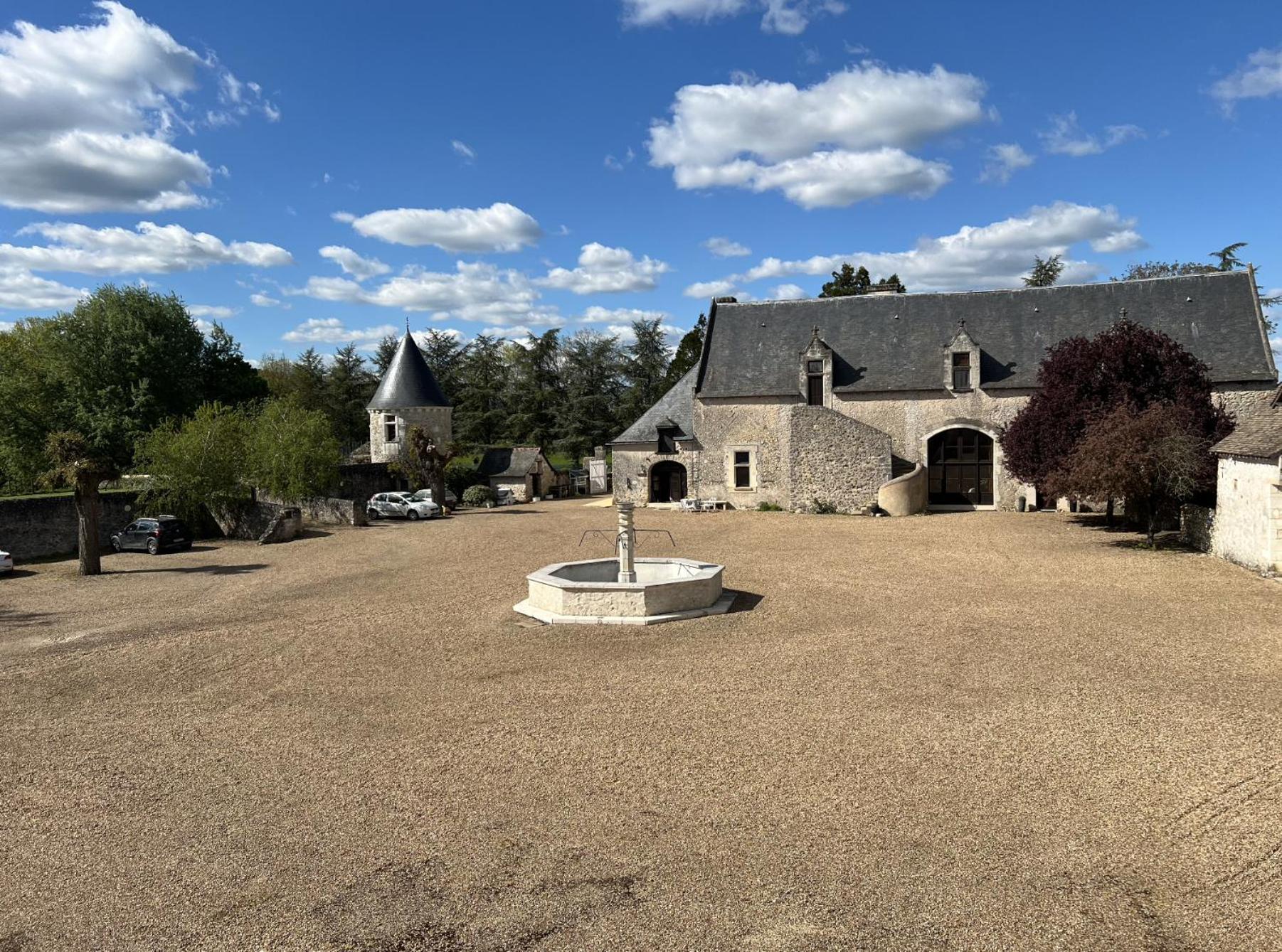 Le vieux château de Hommes Extérieur photo